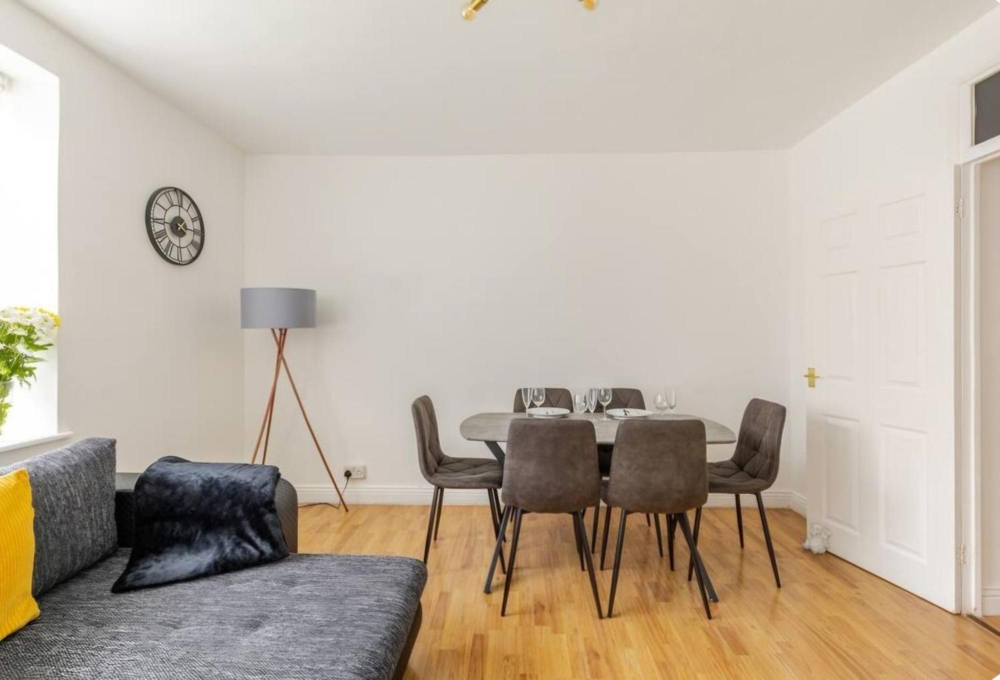 Spacious Two Bedroom Apartment In Battersea, Free Parking London Exterior photo